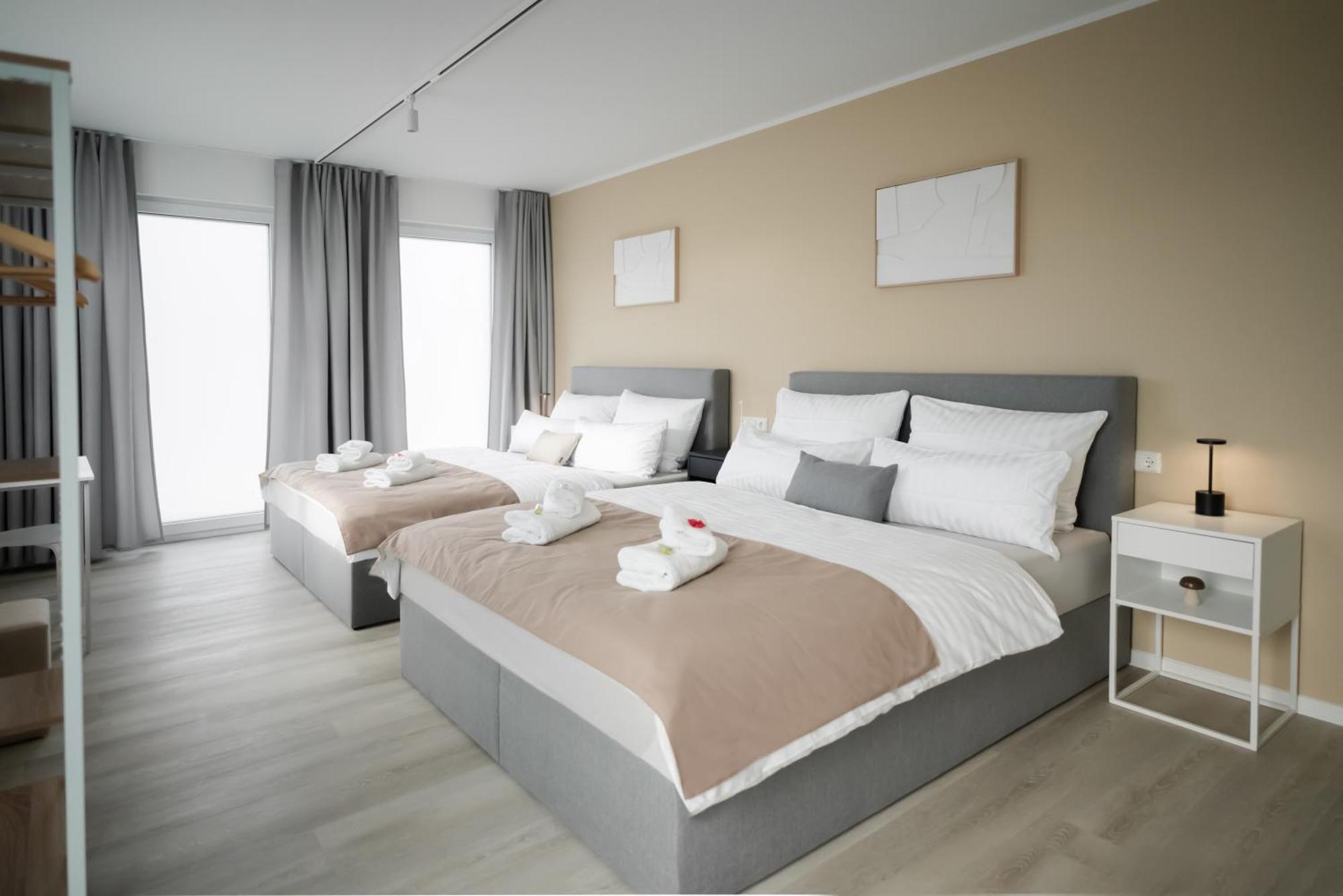 Lamiacasa Grande Family-business Groups-airport-fair-uni-base Apartment